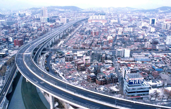 내부순환도로는 총연장 40.1km 가운데 '마장동-월곡동간 도로'가 2005년 9월 1일 최종완공되면서 완전개통됐다.