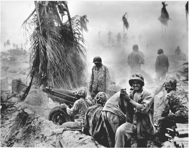 타라와 전투 당시 미군 모습(1943년 11월, 출처:미국 AP통신/미 해병대)