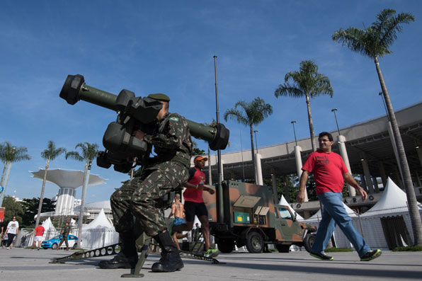 경찰력이 부족한 리우올림픽 치안을 위해 브라질 군대가 동원됐다.