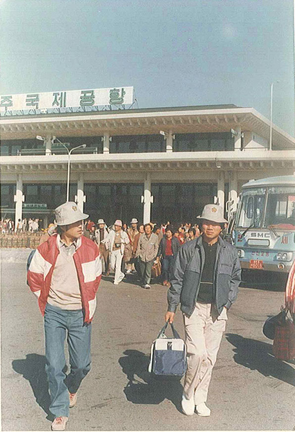 변호사 시절 노무현 전 대통령과 여행을 하던 문재인(왼쪽)