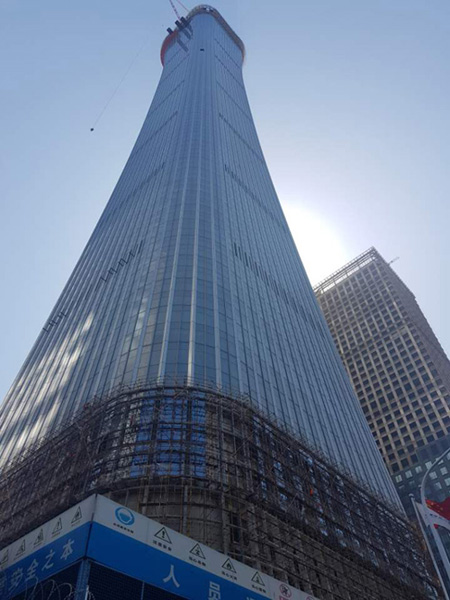 43.7만 제곱미터 부지에 528미터 높이로 올라간 베이징 최고 빌딩 중궈쭌.