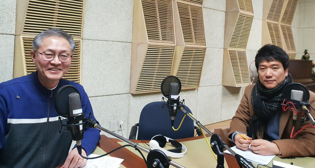 김용석 경희대 한의대 안면신경센터 교수 （왼쪽）