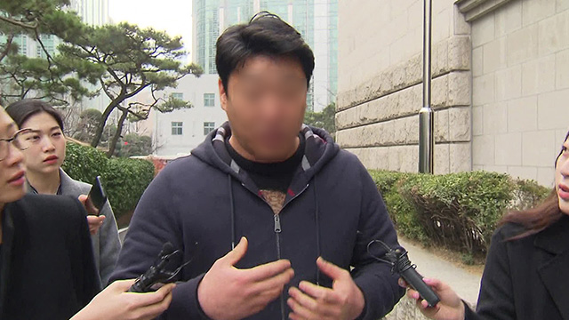 전직 경찰 강 모 씨가 6일 오전 서울지방경찰청 광역수사대에 출석했다.