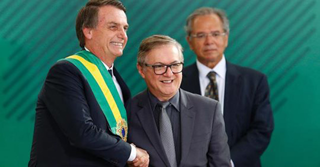 보우소나루 대통령과 전 교육장관 （브라질 UOL 제공）