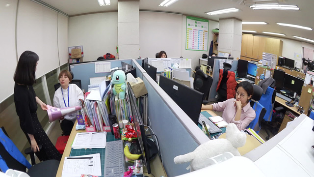지난 21일 오후 광주광역시 북구 정신건강복지센터에서 직원들이 일하고 있다. 간호사와 사회복지사, 직업치료사 등 13명이 일한다.