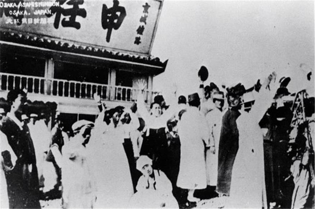 1919년 종로에서 독립만세 시위를 벌이고 있는 사람들. ⓒ동아일보사