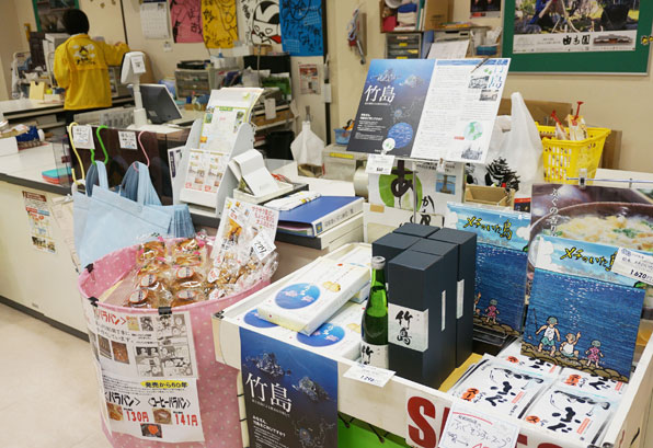 시마네현청 주변 대형 마트에서 '독도 술'과 '독도 빵'을 판매하고 있다. 사진:서경덕 성신여대 교수