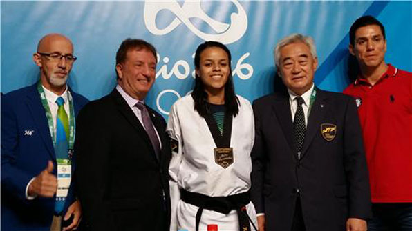 조정원 세계태권도연맹 총재(오른쪽에서 두 번째)가 리우올림픽 미디어센터에서 기자회견을 하고 있다.