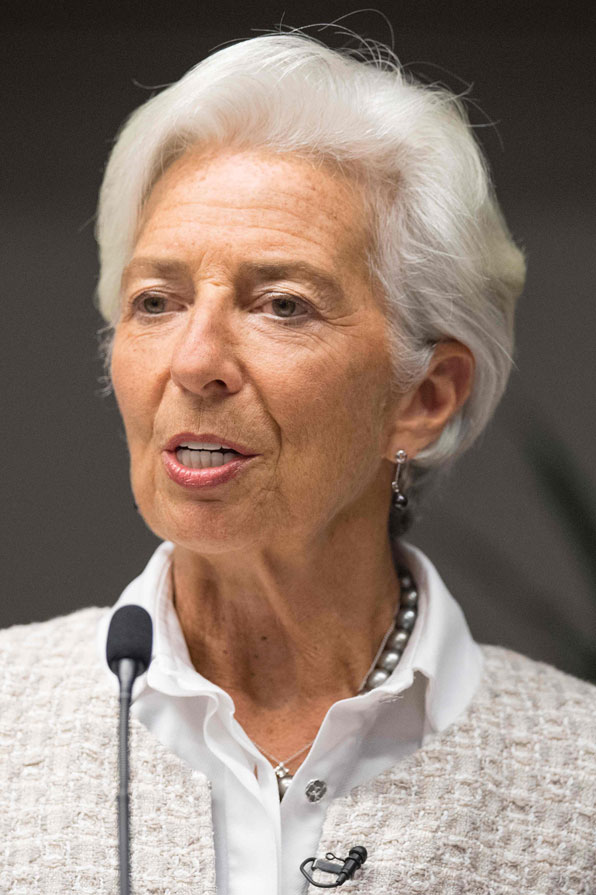 크리스틴 라가르드 IMF 총재는 세계 경제의 장기 저성장을 경고했다.
