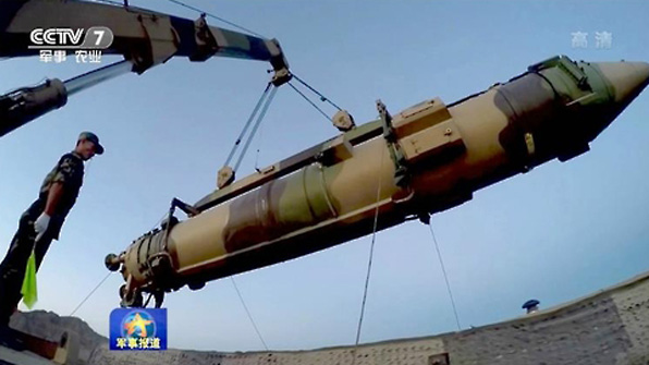 중국 CCTV가 보도한 둥펑-21C 탄도미사일 발사전 모습