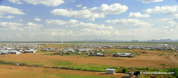 남수단과 접한 케냐 북동부 카쿠마 난민촌에는 남수단 난민 수십만 명이 머무르고 있다. 