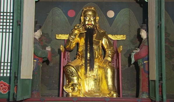 서울 동관왕묘에 있는 관우상. 명륜동에 있던 북관왕묘는 1913년 동묘에 병합됐다