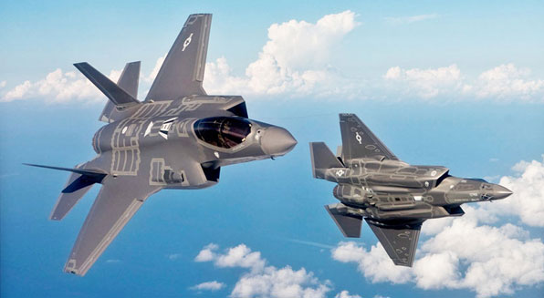 에어쇼를 펼치고 있는 美 F-35