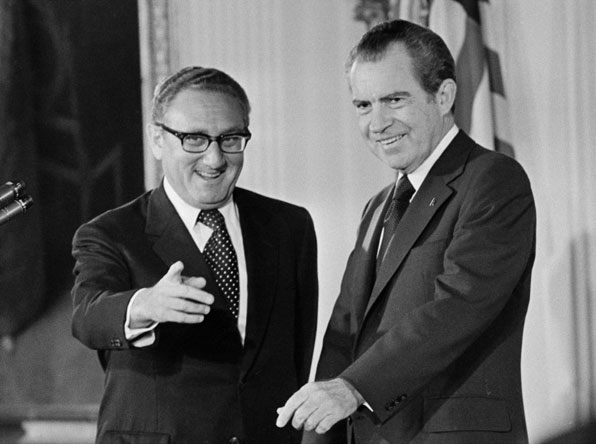 헨리 키신저 국무장관과 (왼쪽)과 리처드 닉슨 대통령(오른쪽)(사진=AP)