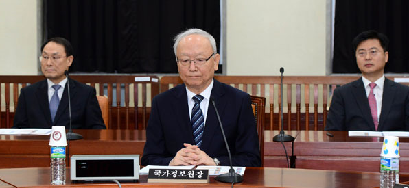 이병호 국가정보원장이 국회에서 김정남 피살 사건에 대한 보고를 하고 있다. (2월 15일, 국회정보위원회 간담회)