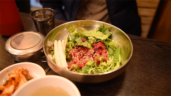 ‘부촌육회’의 육회 비빔밥, 6,000원