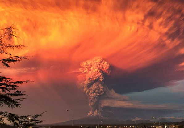 2015년 4월 분화한 칼부코 화산. 환태평양지진대에 속한 칠레는 전 세계에서 활화산이 가장 많고, 지진도 자주 발생하고 있다.