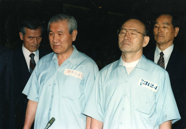 1996년 8월 26일 구속 상태로 서울지법 대법정에 나온 전두환·노태우 전 대통령
