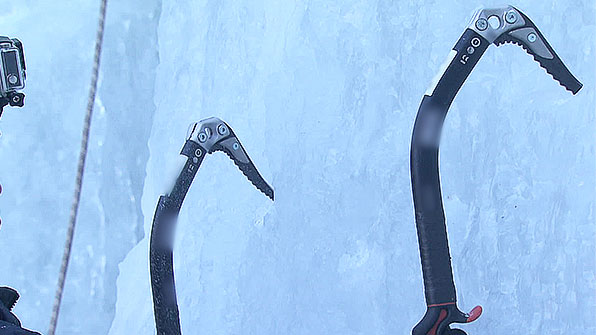 빙벽 등반에 쓰이는 장비 ‘아이스바일’