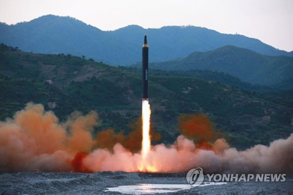  북한이 지난 14일 오전 5시 30분쯤 평안북도 구성 지역에서 탄도 미사일 한 발을 기습 발사해 성공했다. ‘화성 12형’으로 IRBM급에 해당된다는 분석이다. 