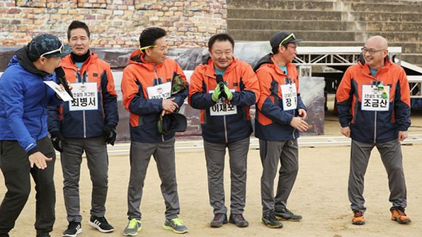 지난해 3월 27일 방송된 KBS 2TV ‘출발 드림팀 시즌2’에서 ‘전설의 개그맨 vs 전설의 가수’ 특집에 출연한 조금산(맨 오른쪽).