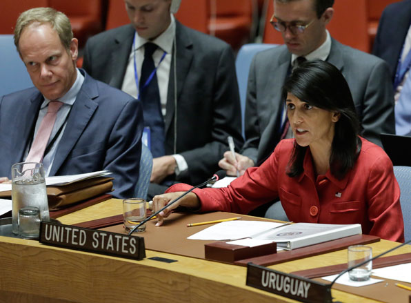 UN 안보리에서 발언하고 있는 헤일리 유엔주재 미국 대사(오른쪽)
