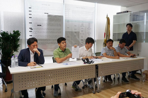 언론노조 MBC본부가 8일 오전 ‘블랙리스트’ 폭로 기자회견을 갖고 있다.