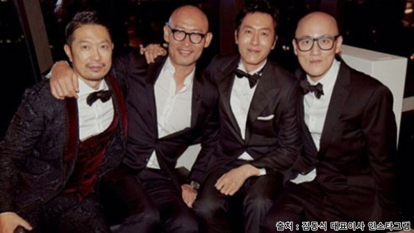 왼쪽부터 김동식 대표, 김종도 대표, 故 김주혁, 박서원 두산 전무
