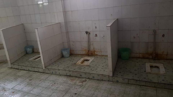 中 쓰촨성 산골 마을 유료 화장실 