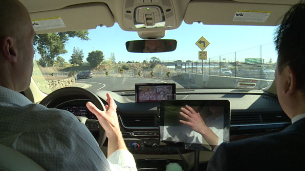 실리콘 밸리 도로에서 쉽게 마추칠 수 있는 시험 운행 무인차