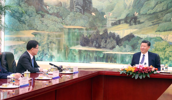 정의용 안보실장과 면담하는 시진핑 주석.