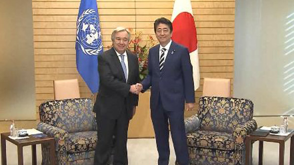 유엔사무총장과 아베 총리