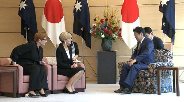 호주 외무·국방장관과 아베 총리