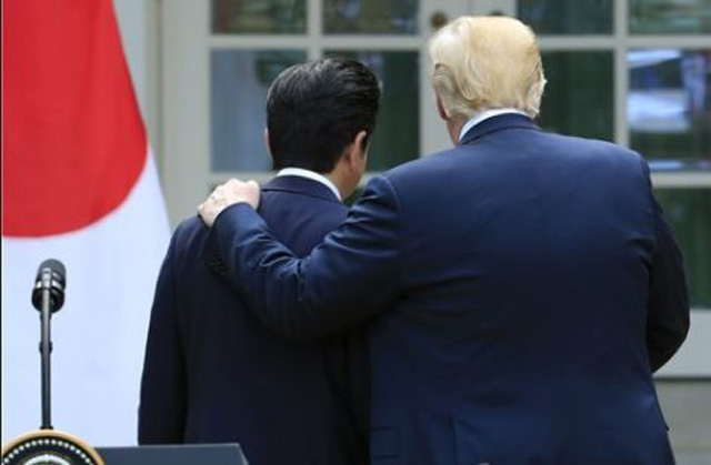 6월 7일, 미국 백악관에서 기자회견 마친 트럼프와 아베