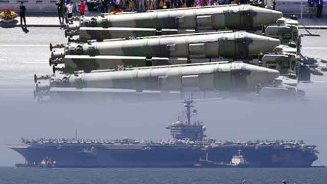 위 : ‘항공모함 킬러’로 불리는 중국의 ‘DF-21’ 미사일 / 아래 : 지난 2월 남중국해에 전개된 미국 항공모함 칼빈슨호