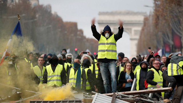 파리에 집결한 ‘노란조끼’ 시위대