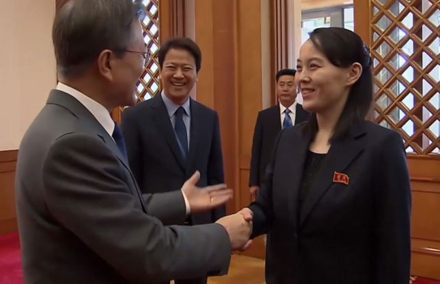 지난해 2월 김여정의 방남 당시 문 대통령과 만난 모습