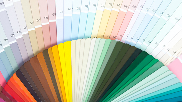 화학을 전공한 로렌스 허버트가 개발한 팬톤 매칭 시스템(Pantone Matching System, PMS). 팬톤은 이를 이용하여 전 세계적으로 통용되는 색상의 기준을 만들었다.