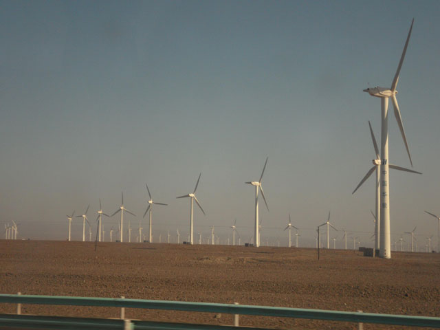 중국 일각에서는 과도한 풍력 발전이 바람을 약화시킬 것이란 우려까지 나온다.