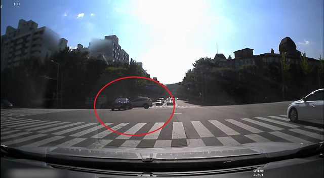 블랙박스에 찍힌 차량 충돌 장면(경기남부지방경찰청 제공)