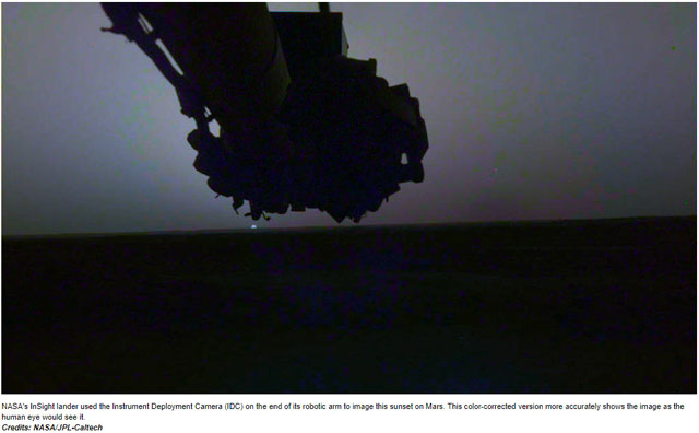 나사가 공개한 화성 지평선에 걸린 태양의 모습. 먼저 공개된 일출(sunrise) 장면을 색 보정한 것인데 캡션에는 ‘일몰(sunset)’이라고 표기하는 실수(?)를 범한 듯하다.