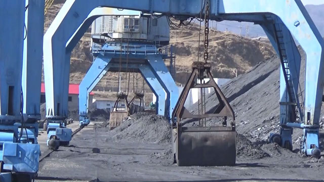 제재로 쌓여 있는 원산 석탄