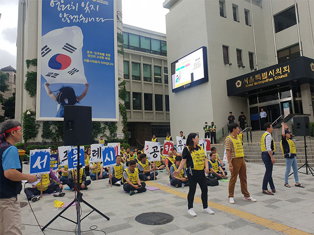 오늘(7일), 공공운수노조 서울지역공무직지부가 공무직 조례 제정을 8월로 미룬 서울시의회를 비판하는 집회를 열었습니다.