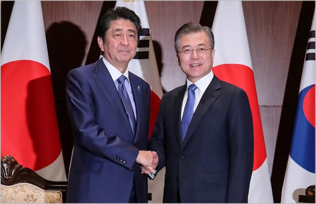 문재인 대통령과 일본 아베 총리