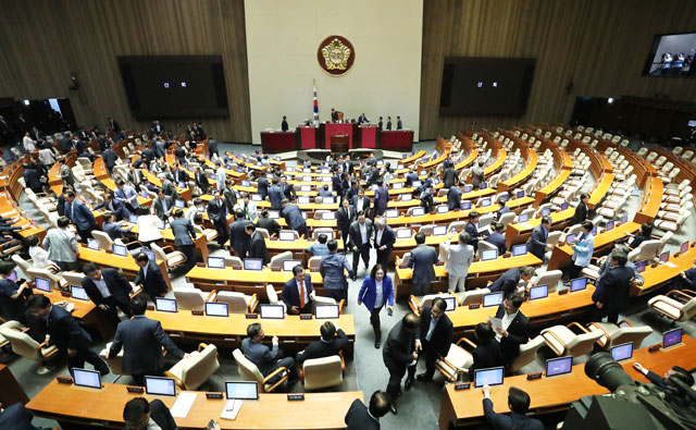 한국당이 불참한 채 80일 만에 열린 국회 본회의