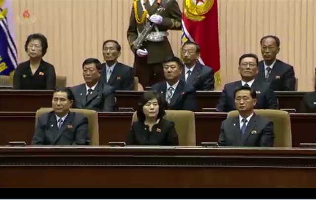 최선희 외무성 제1부상도 추모대회에서 리용호 외무상과 함께 주석단 맨 앞줄에 앉았다.