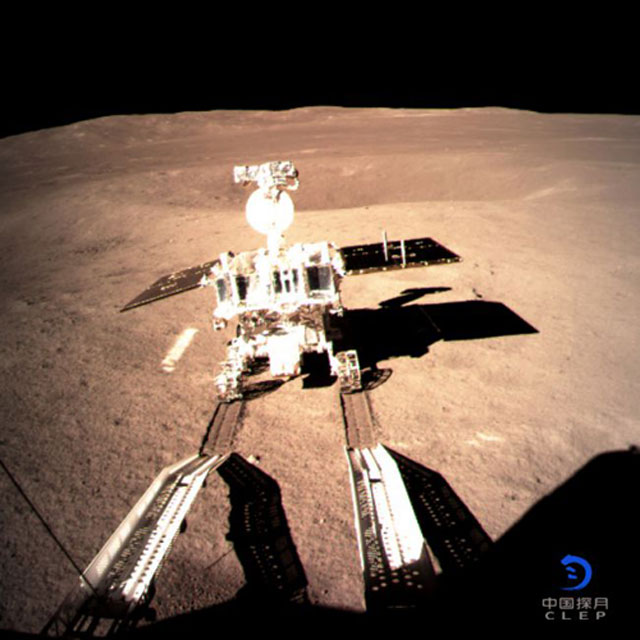 중국은 최초로 달 뒷면에 탐사로봇을 착륙시키는 데 성공했다