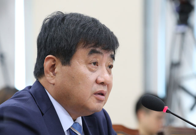 한상혁 방송통신위원장 후보자가 8월 30일 오전 국회에서 열린 인사청문회에서 의원질의에 답변하고 있다.