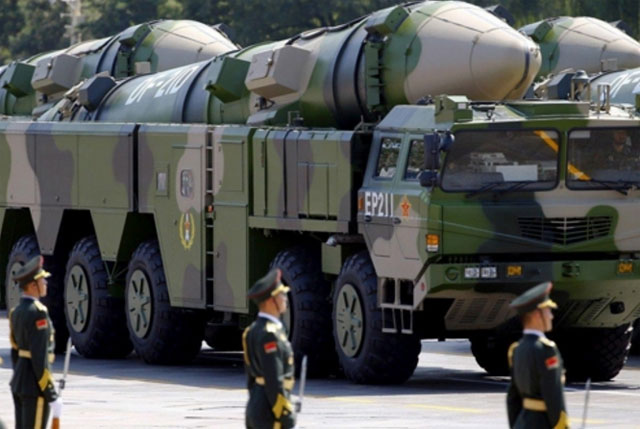 중국의 대함탄도미사일(ASBM)인 ‘둥펑-21D’. 지난 6월 실시된 남중국해 훈련에 투입된 것으로 추정된다. 중국의 훈련에 미국은 당시 “도발 행위를 삼가라”고 반발했다