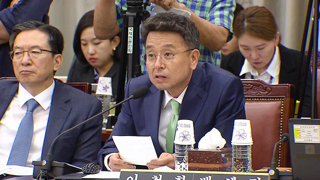 국회 법제사법위원회 국정감사장에서 질의하는 이철희 의원
